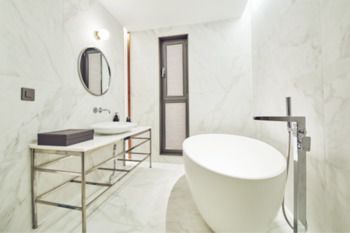 Deep Soaking Bathtub