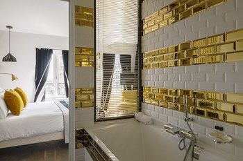 Deep Soaking Bathtub