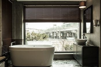 Deep Soaking Bathtub